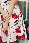 Нарядное платье Элен AD1832 розы на персиковом фоне