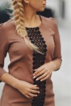 Платье Керри с кружевом-макраме карамельное AD416