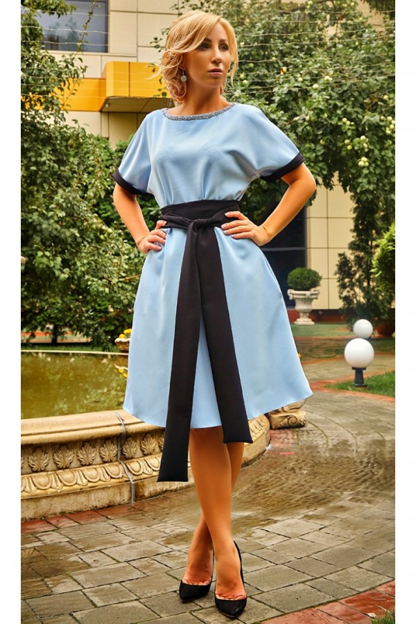 Стильне плаття з поясом AD676901 блакинтного кольору