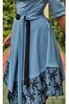 Изысканое платье с поясом AD677703 голубого цвета